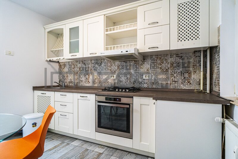 Drumul Sarii, 3 camere, 77 mp, et 5, 2 bai, bucatarie mare, disponibil imediat